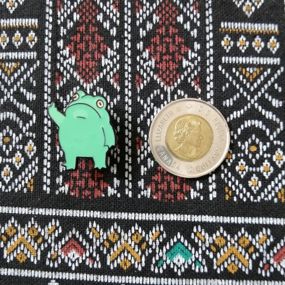 📍2/20$ Funny Frog🐸 Enamel Pin NWOT - Picture 2 of 4
